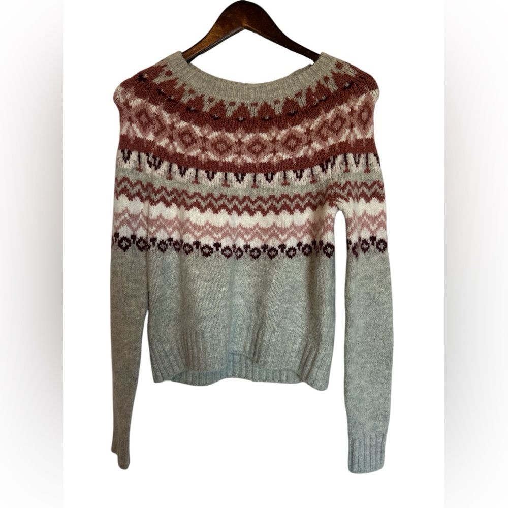 Abercrombie & Fitch Gray and Pink Crew Neck Sweater